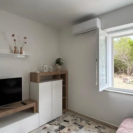 Holiday home B&j *
